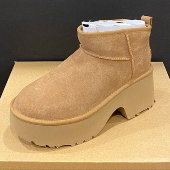 NWT UGG Women's Chestnut Classic Ultra Mini new Heights Booties - Picture 1 of 6